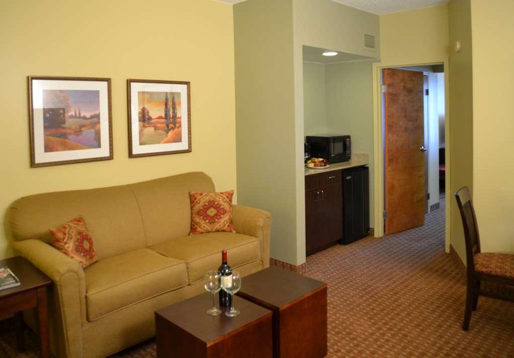 Euro-Suites Hotel Моргантаун Номер фото