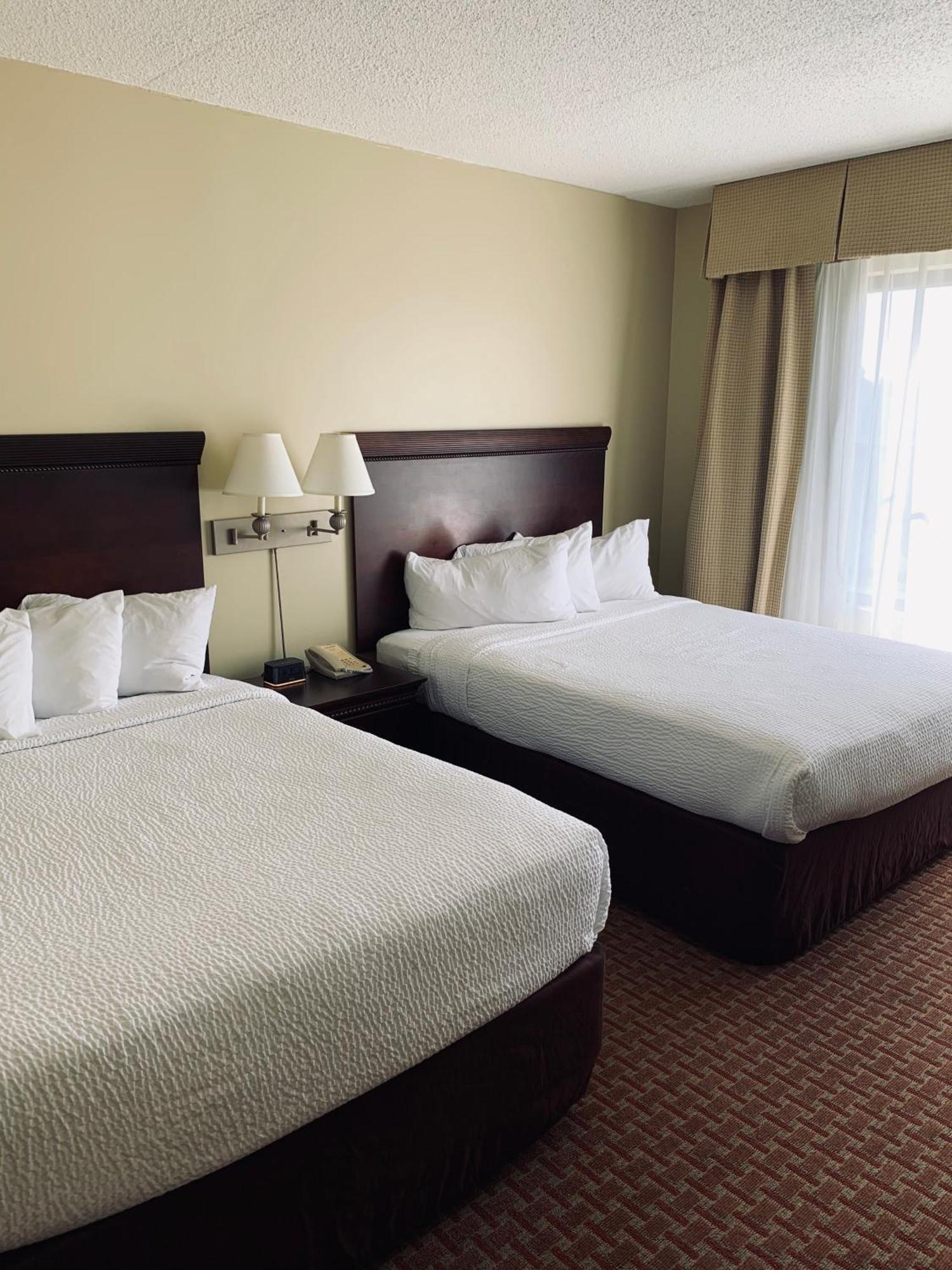 Euro-Suites Hotel Моргантаун Экстерьер фото