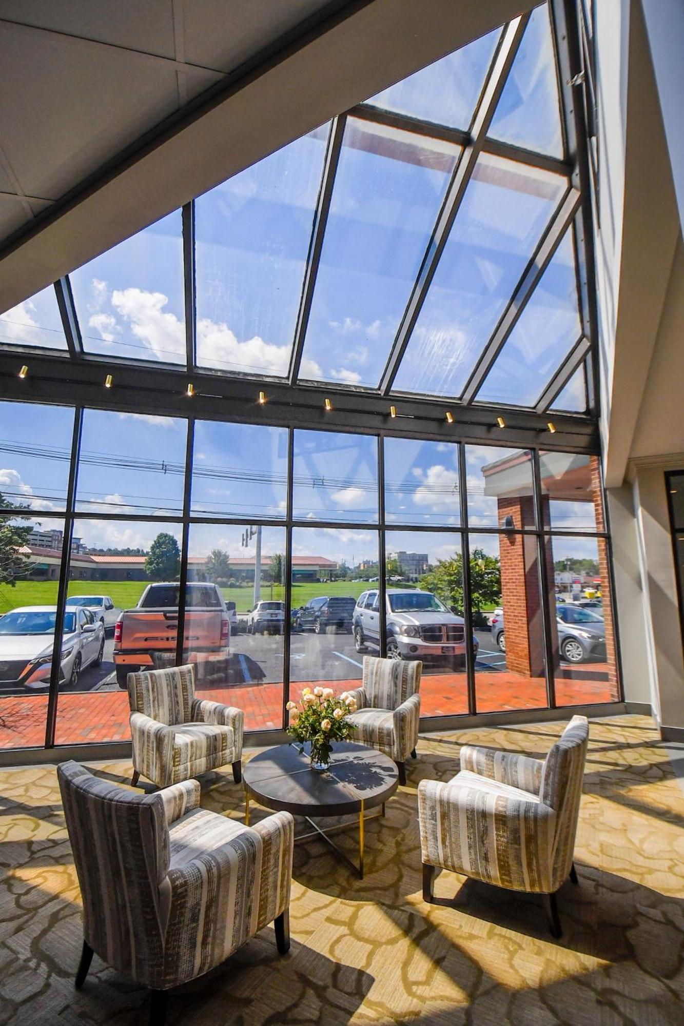 Euro-Suites Hotel Моргантаун Экстерьер фото