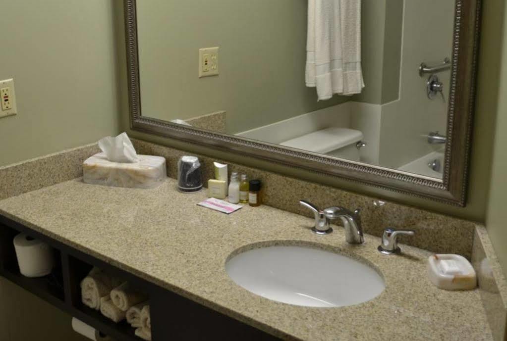 Euro-Suites Hotel Моргантаун Экстерьер фото