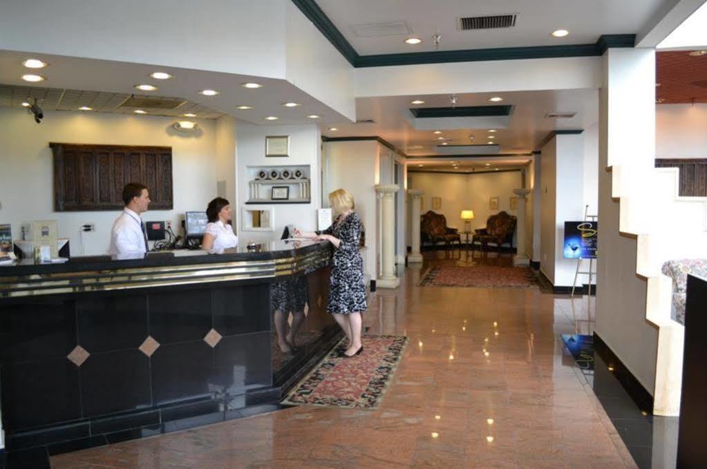 Euro-Suites Hotel Моргантаун Экстерьер фото